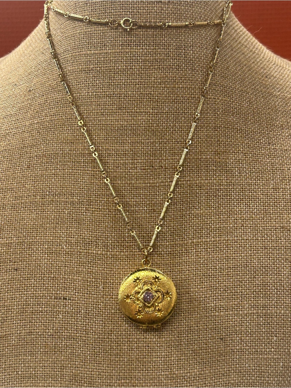 Amazing vintage gold tone pill box locket necklace gorgeous color